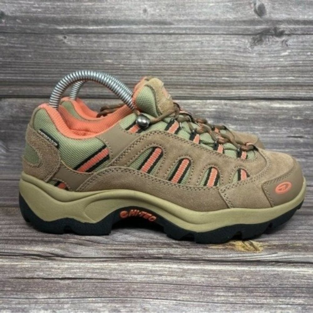 Hi-Tec Bandera Women’s Size 7.5 Tan/Coral Lace-Up Waterproof Hiking Boots